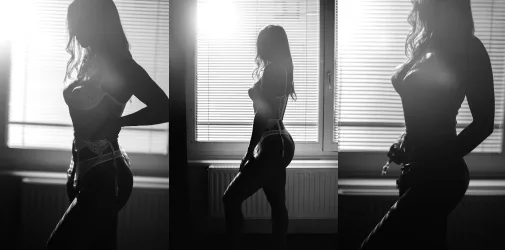 /photographer/michael-sedlacek-2/boudoir/2022/lightrays-on-my-skin